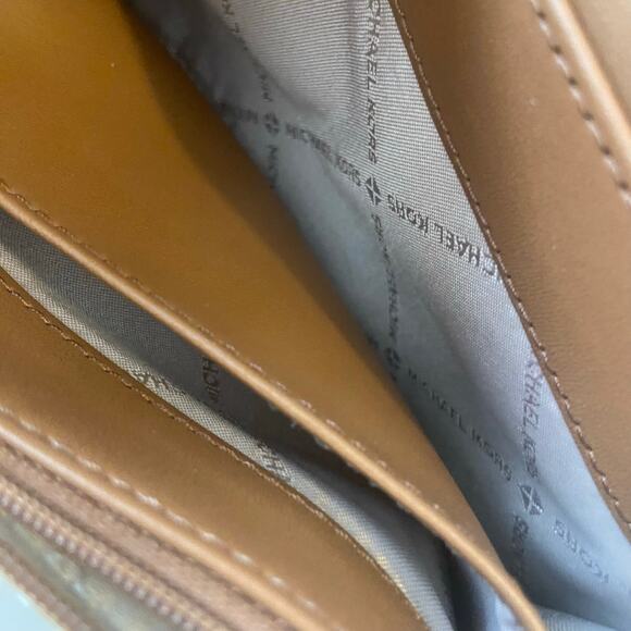 Michael Kors Crossbody Clutch Bag Initial Jet Set New with Tags NWT - Picture 12 of 16